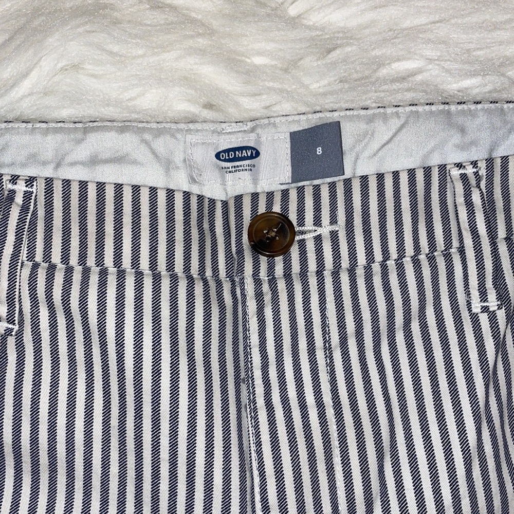 Old Navy shorts size 8 - Picture 2 of 4